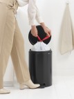 Brabantia NewIcon atkritumu tvertne 20 l, Matt Black 5