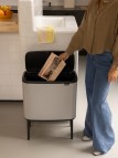 Brabantia Bo Touch atkritumu tvertne 36 l, Soft Grey 9