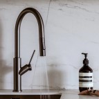 Omnires Bend virtuves maisītājs ar izvelkamu izteku, Brushed graphite 6