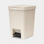 Pedāļa atkritumu tvertne StepUp 25 litri - maigi bēša 9